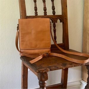 Vilenca Holland Leather Crossbody